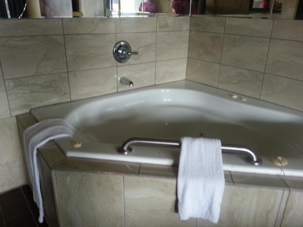 America'S Best Inn & Suites Clarksville คลาร์กสวิลล์ ภายนอก รูปภาพ