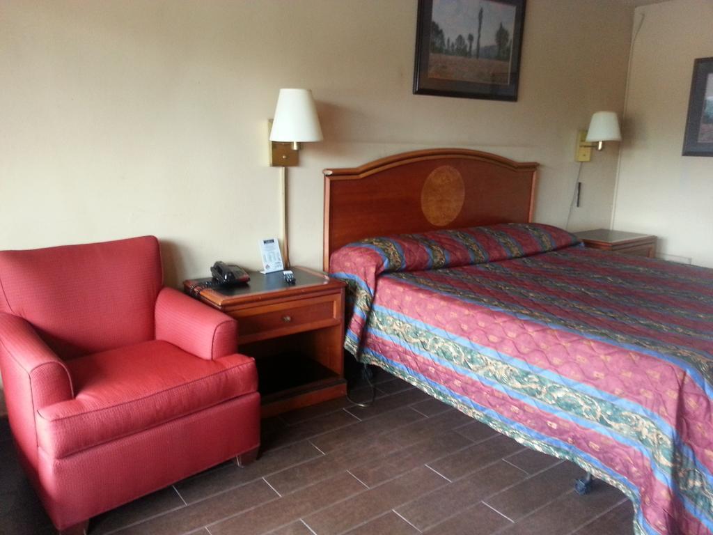 America'S Best Inn & Suites Clarksville คลาร์กสวิลล์ ภายนอก รูปภาพ
