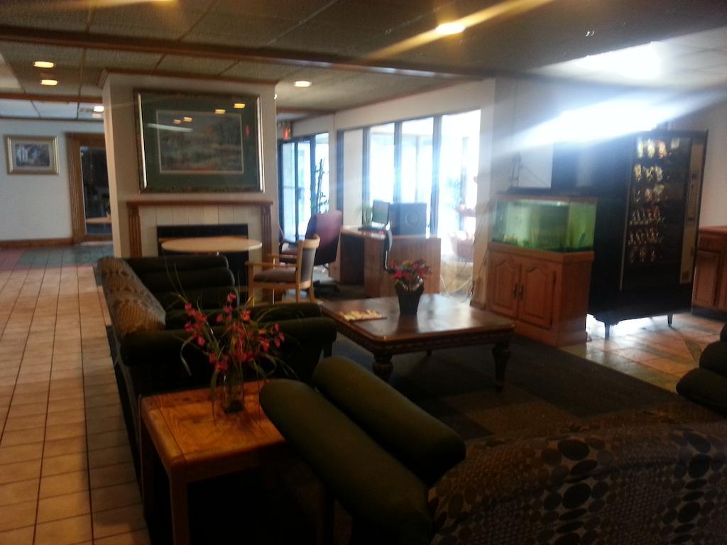 America'S Best Inn & Suites Clarksville คลาร์กสวิลล์ ภายนอก รูปภาพ